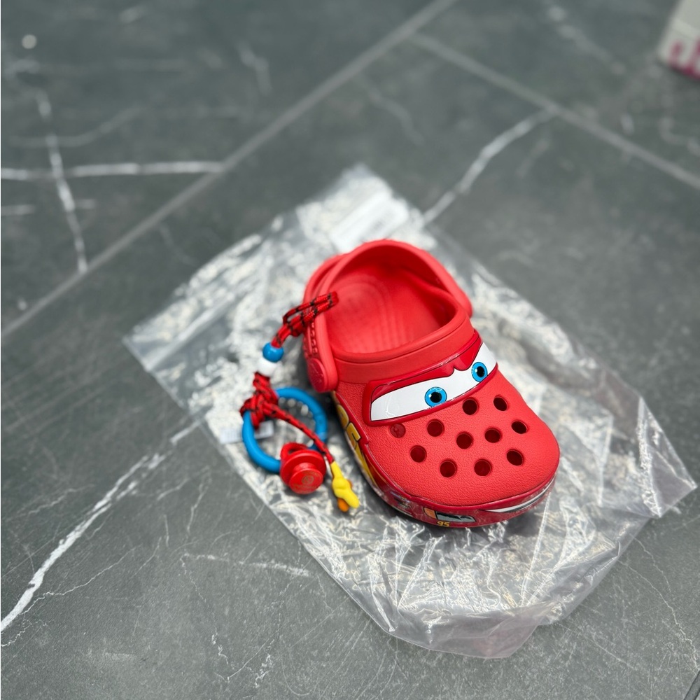 Crocs Lightning McQueen Bag Charm Jibbitz Brand New! Newly Released. - Picture 3 of 8
